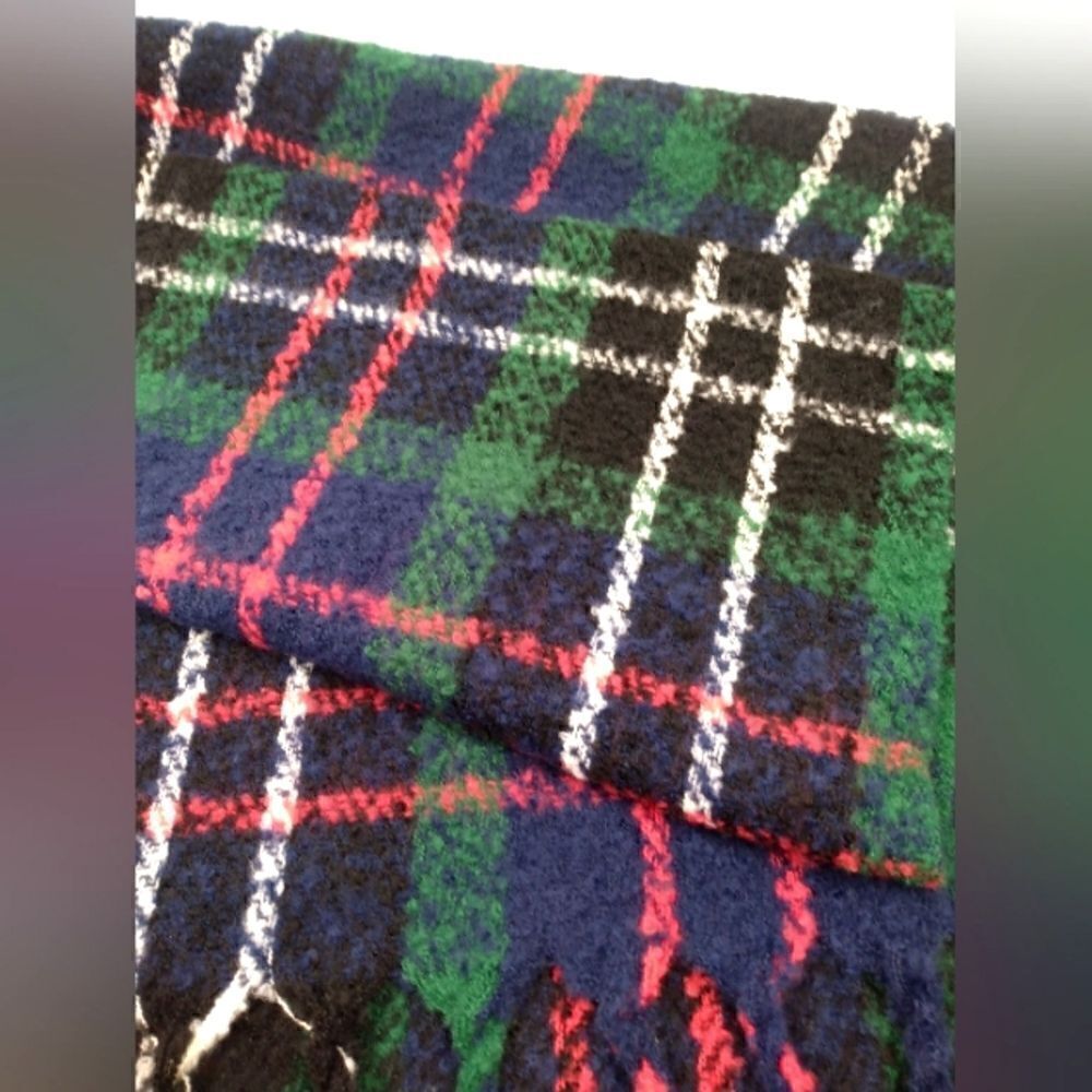 Old Navy Plaid Fringe Large Scarf Wrap Shawl Throw NWT Home Decor - Picture 3 of 10